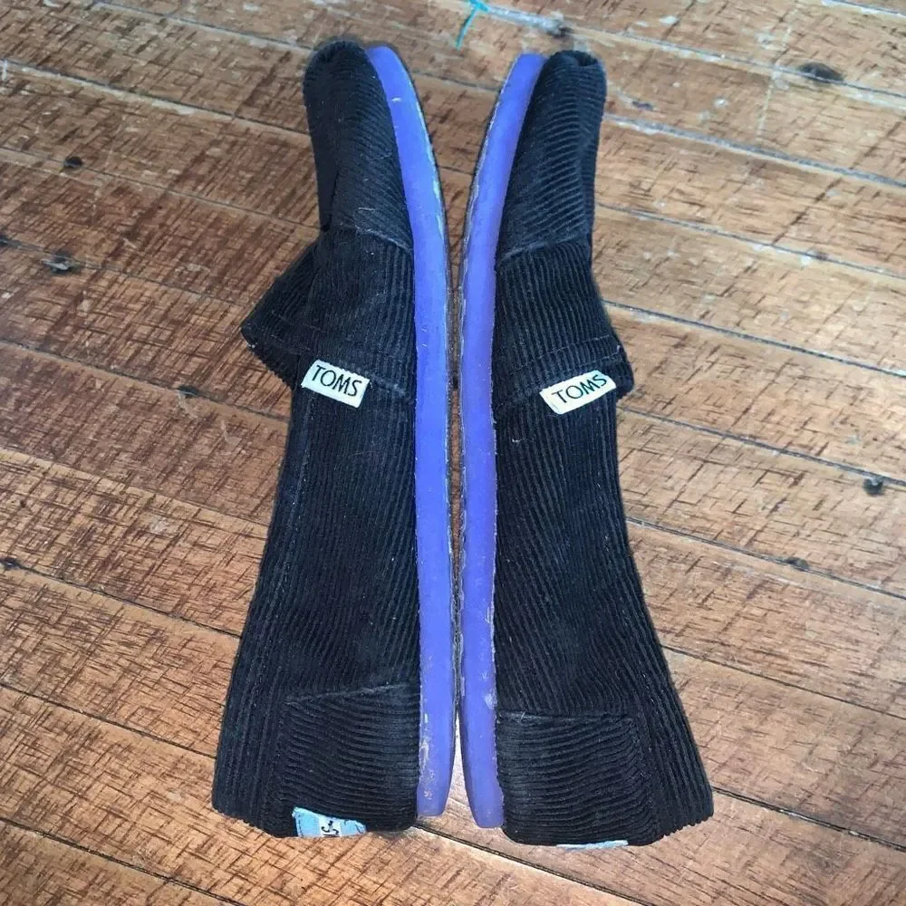 Tom’s black corduroy normcore comfortable size 7 slip on shoes
